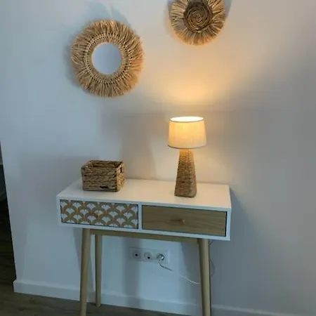Duplex Au Coeur Du Village De Lägenhet *