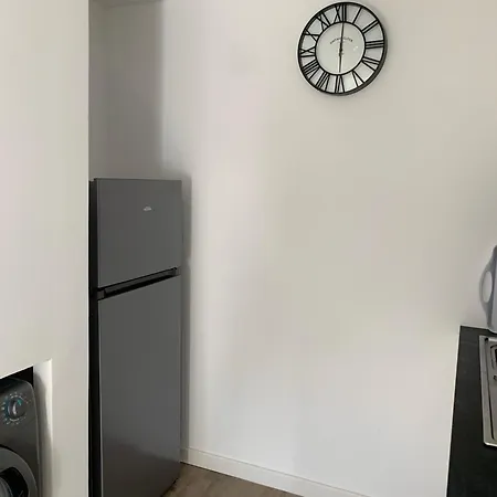 Duplex Au Coeur Du Village De Lägenhet