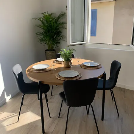 Duplex Au Coeur Du Village De 아파트 *
