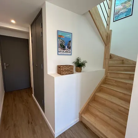 Duplex Au Coeur Du Village De Lägenhet